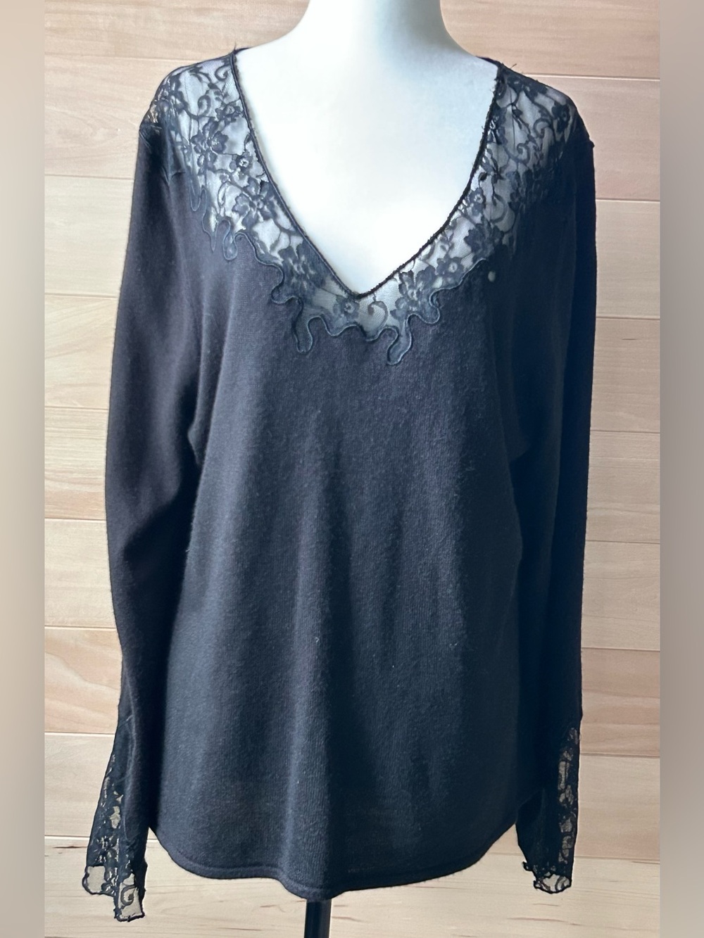 Evan Picone Black Knit Top Size 2XL long-sleeve V-neckline  lace detailing.